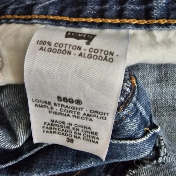 Vintage Levi's Loose Straight Jean Shorts - Picture 2 of 3